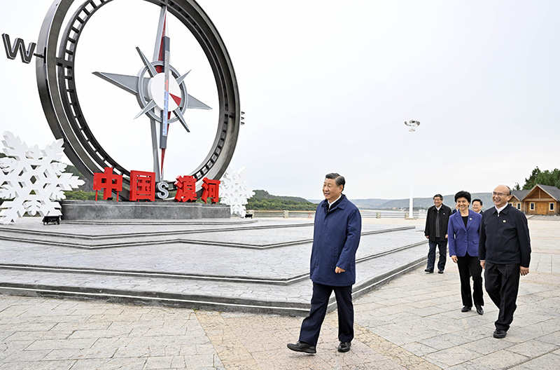 9月6日至8日，中共中央總書記、國(guó)家主席、中央軍委主席習(xí)近平在黑龍江考察。這是6日下午，習(xí)近平在大興安嶺地區(qū)漠河市北極村考察。